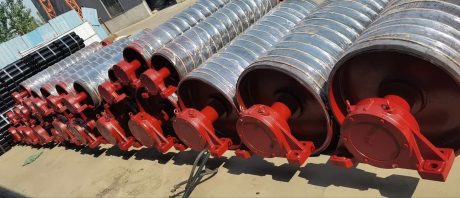 Conveyor pulleys arranged for belt conveyor production