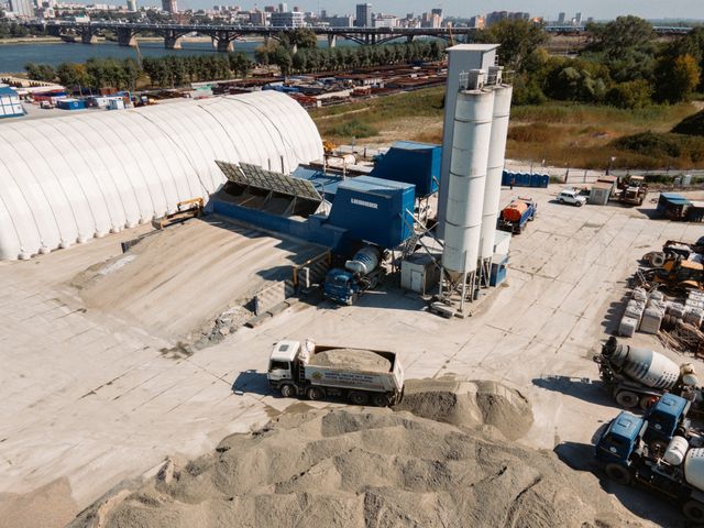 Cement and aggregate conveyor belt application