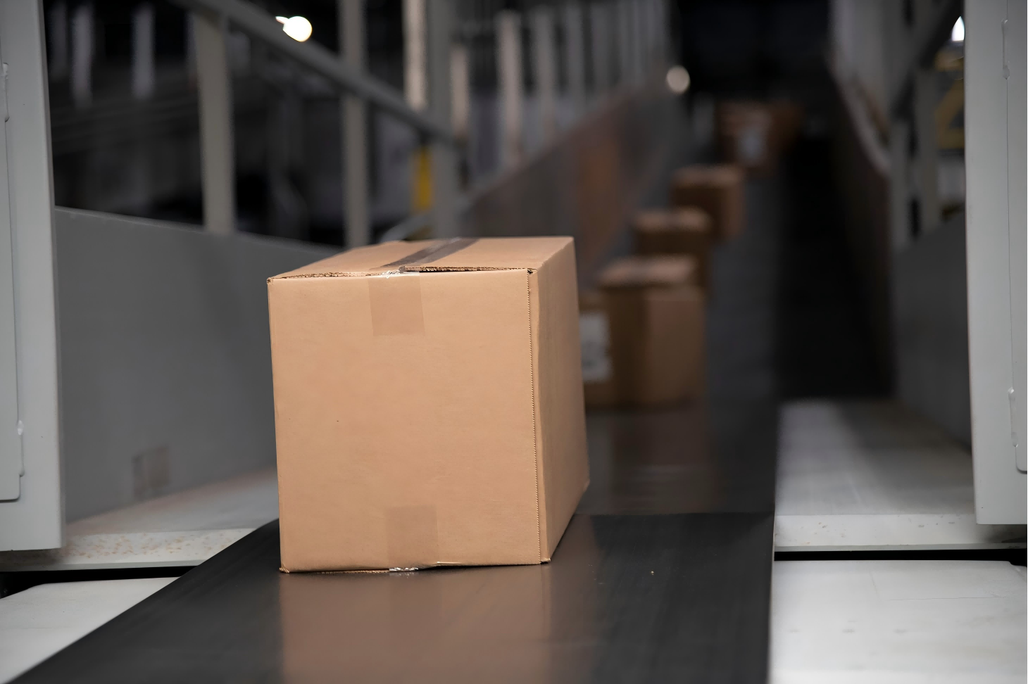 Packaging and logistics conveyor belt application