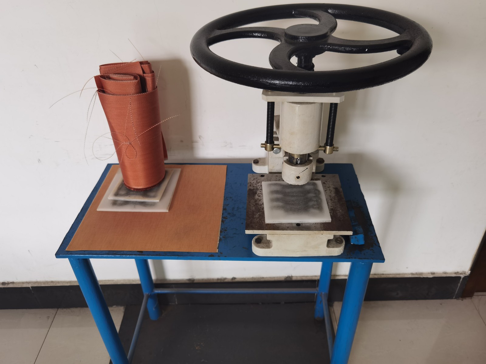 Conveyor belt sample testing and inspection equipment